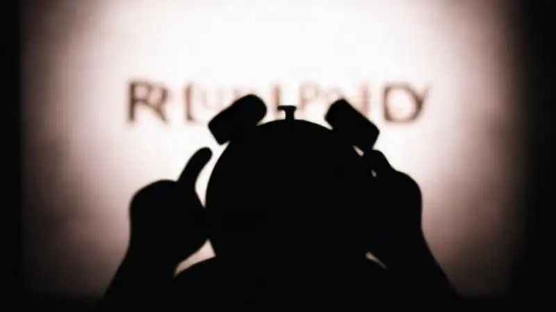 Preocupación y incertidumbre en sombras tenues